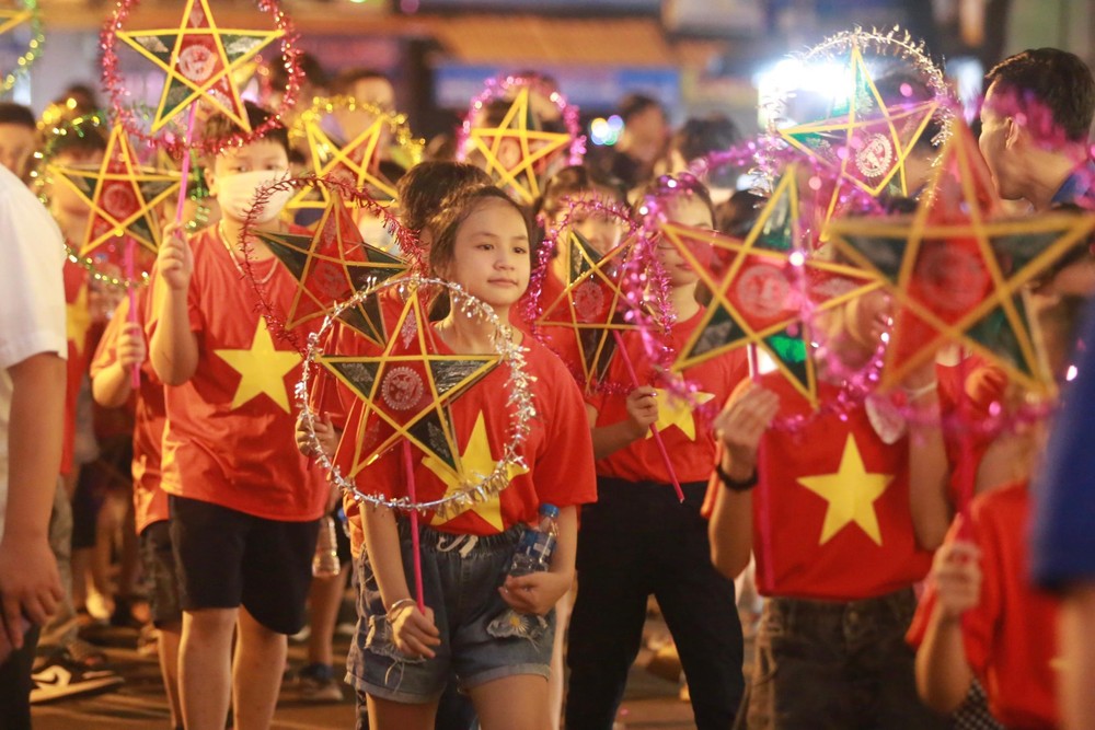 Tổ Chức Trung Thu Truyền Thống – Giữ Gìn Bản Sắc Văn Hóa Việt Nam 