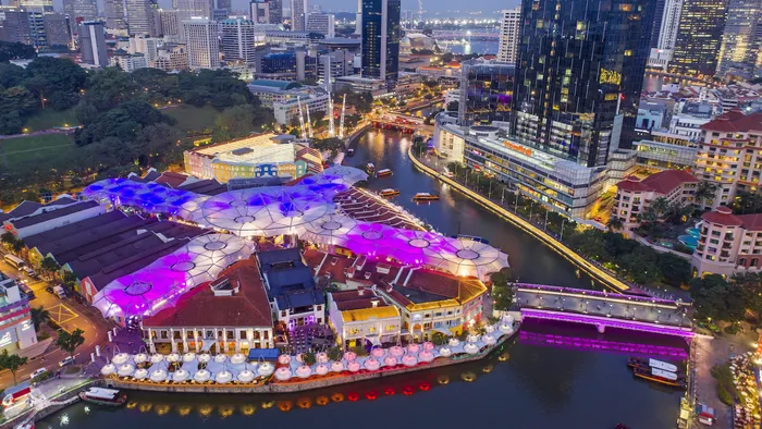 Clarke Quay Rực Rỡ Đầy Sắc Màu Về Đêm Singapore