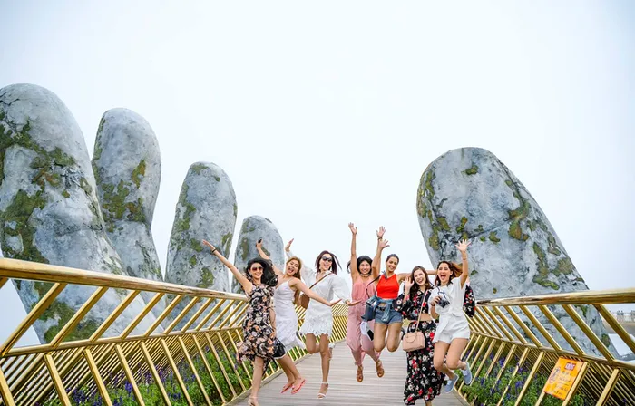 Review Cây Cầu Vàng Ở Đỉnh Bà Nà Hills Đà Nẵng