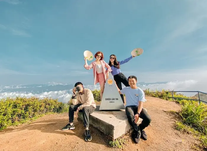 Review Chiêu Lầu Thi Hà Giang